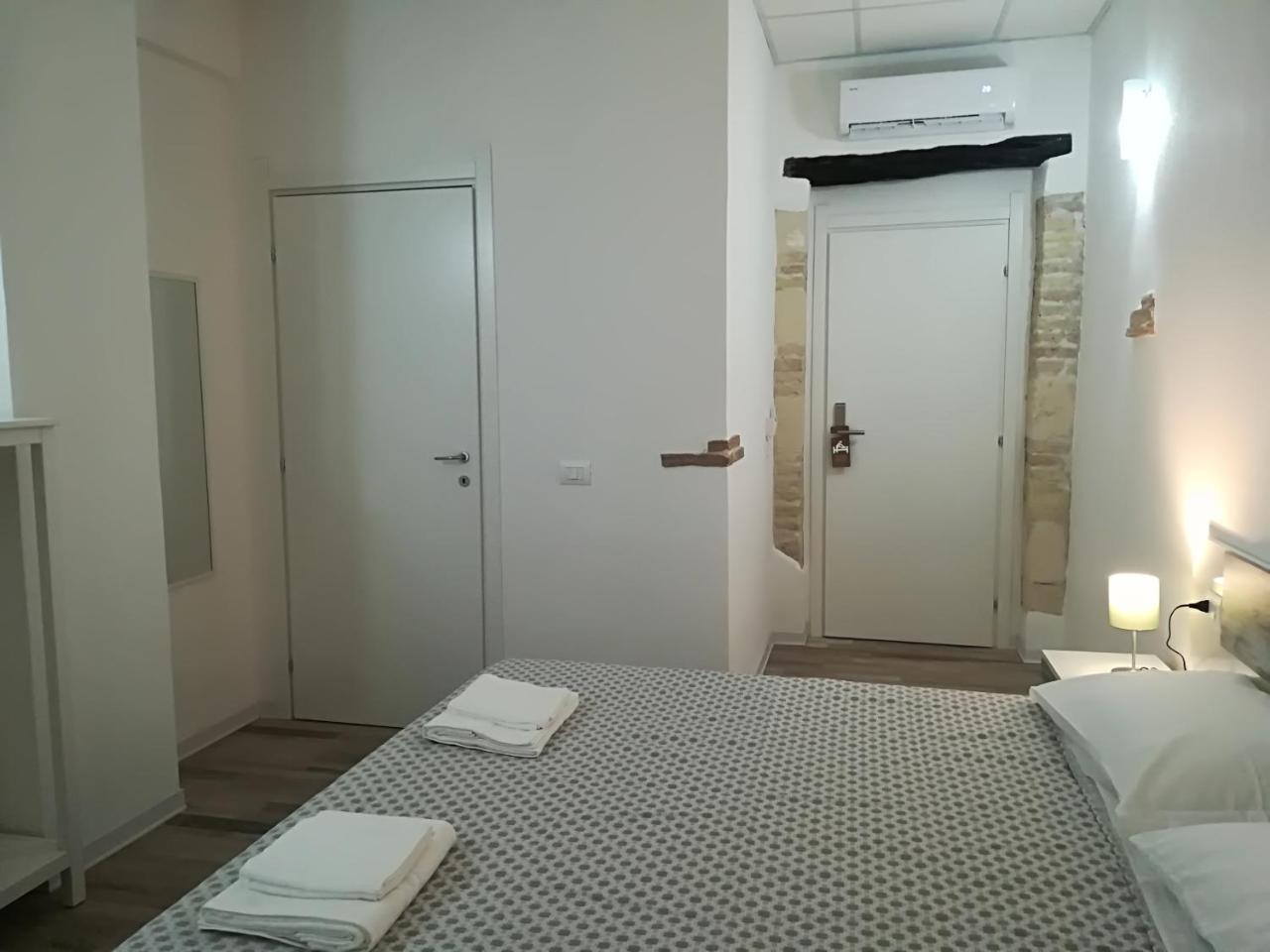 Bed and Breakfast B.House à Cagliari Extérieur photo
